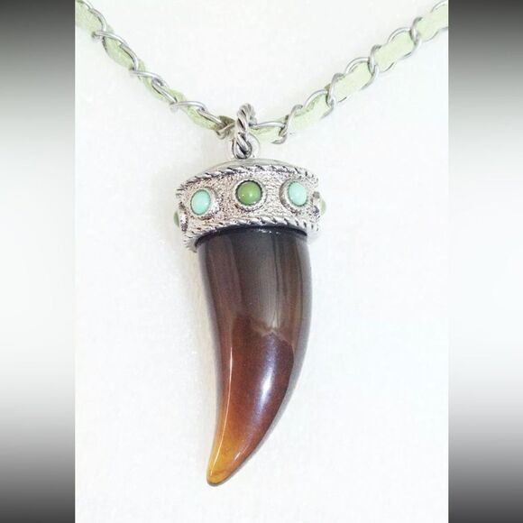 Lia Sophia CORNUCOPIA $78 in catalog
Resin Horn Necklace w/ Green Accents NWT🏷 - Picture 2 of 9